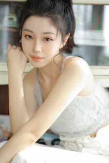鬓边不是海棠红